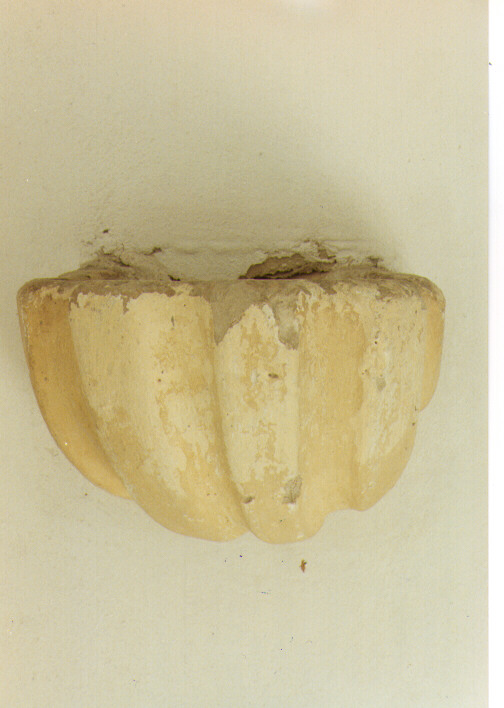 acquasantiera da parete - ambito salentino (seconda metà sec. XVII)