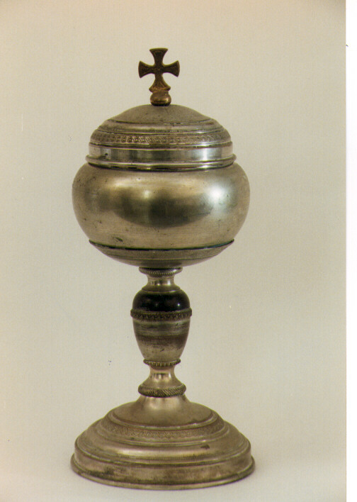 pisside - ambito salentino (primo quarto sec. XX)