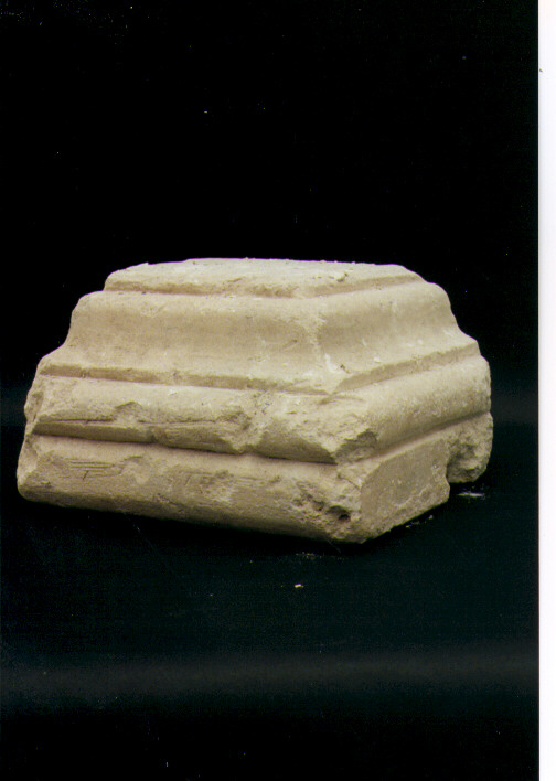 cornice, frammento - ambito salentino (sec. XVII)