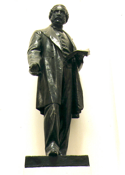 Giuseppe Pisanelli (statua) di Bortone Antonio (secc. XIX/ XX)