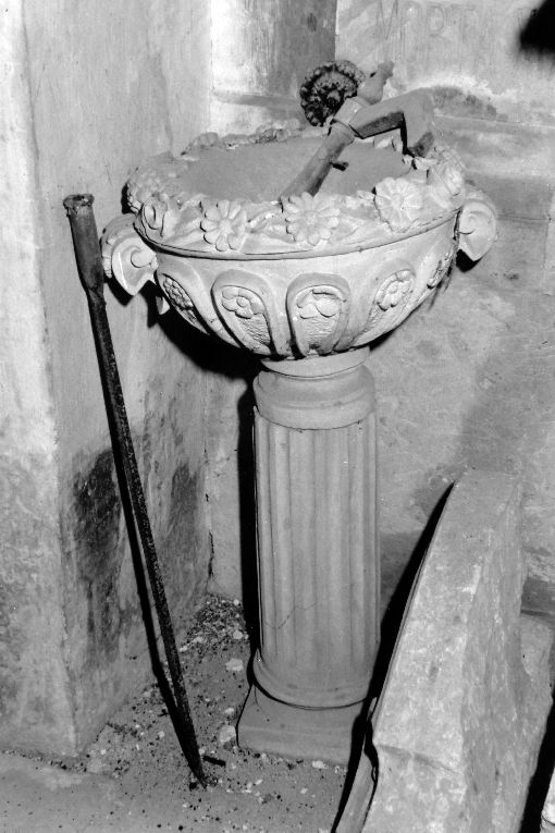 acquasantiera - a fusto - ambito salentino (secc. XIX/ XX)