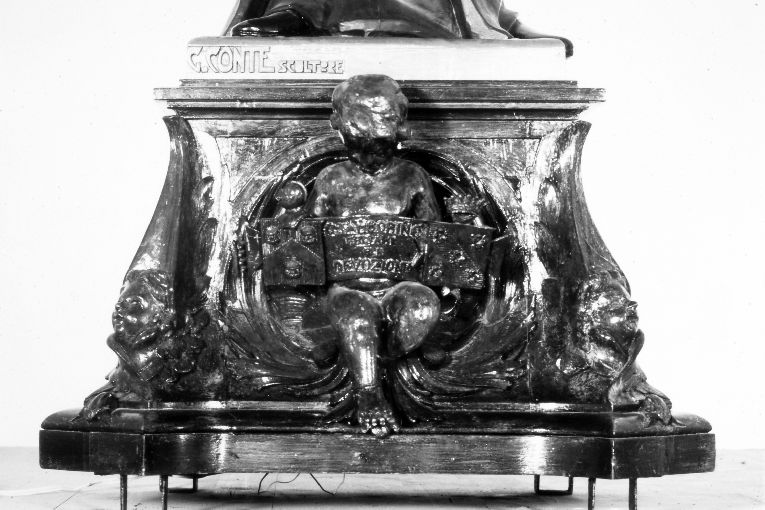 piedistallo di statua - ambito salentino (primo quarto sec. XX)