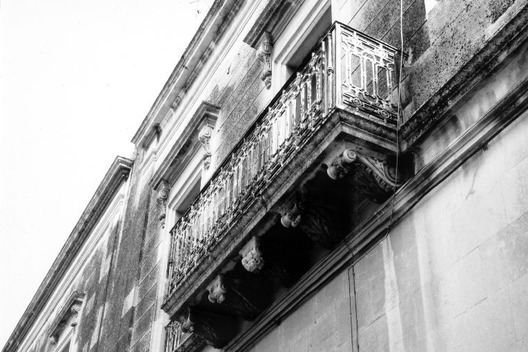 balcone - ambito salentino (primo quarto sec. XX)