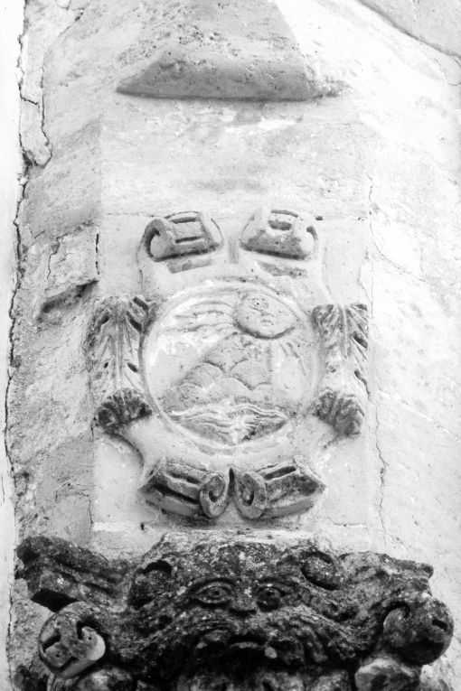 stemma gentilizio (rilievo) - ambito salentino (fine/inizio secc. XVI/ XVII)