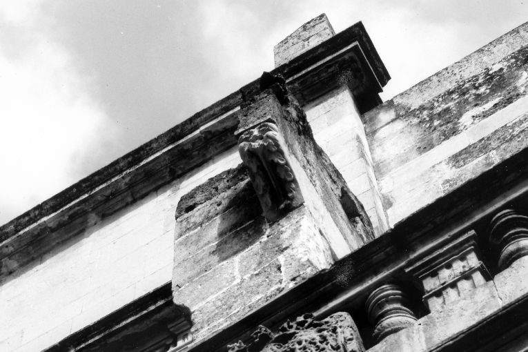 mensola - ambito salentino (fine/inizio secc. XVI/ XVII)