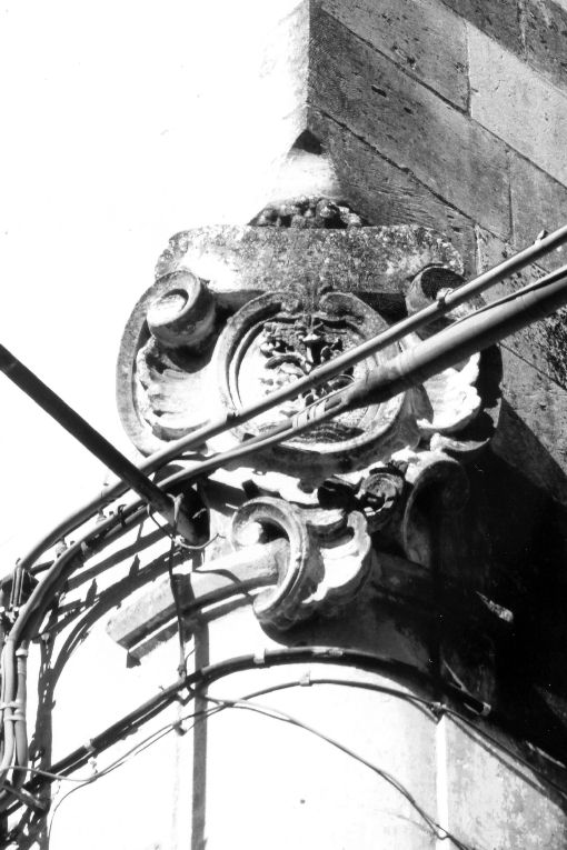 stemma gentilizio (rilievo) - ambito salentino (prima metà sec. XIX)