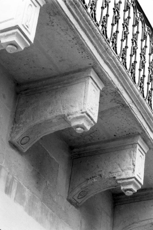 mensola architettonica, serie - ambito salentino (prima metà sec. XIX)