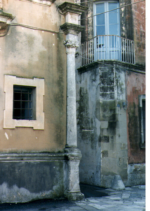 colonna, serie - ambito salentino (prima metà sec. XVII)