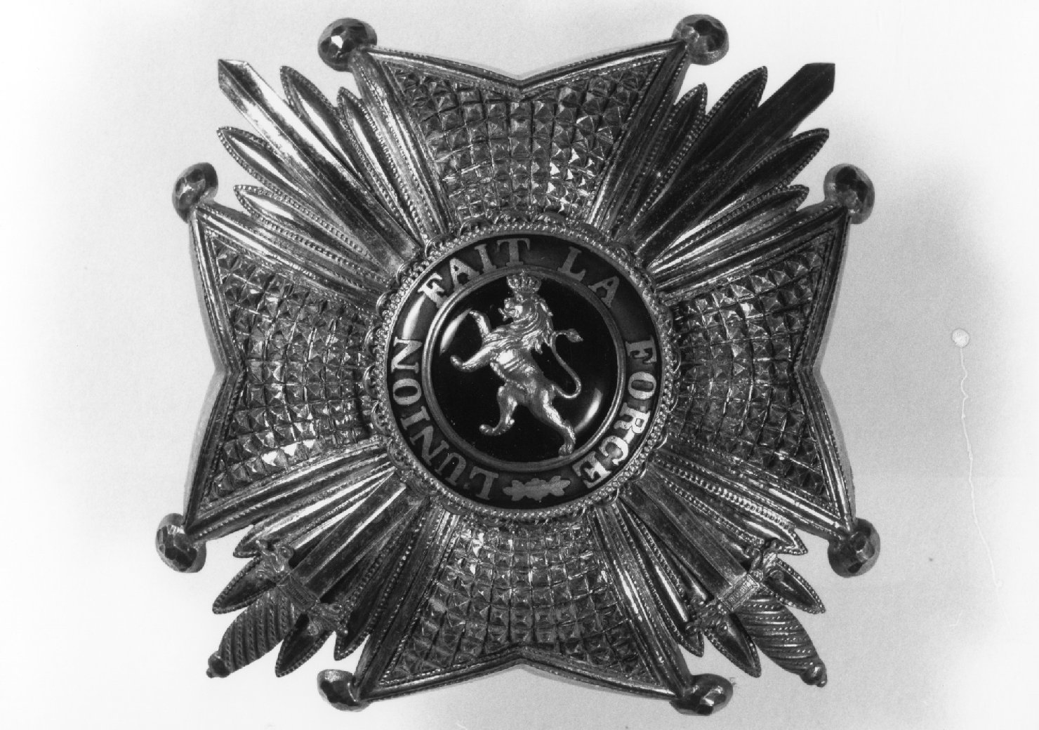 placca, elemento d'insieme di Walravens Henri (sec. XX)