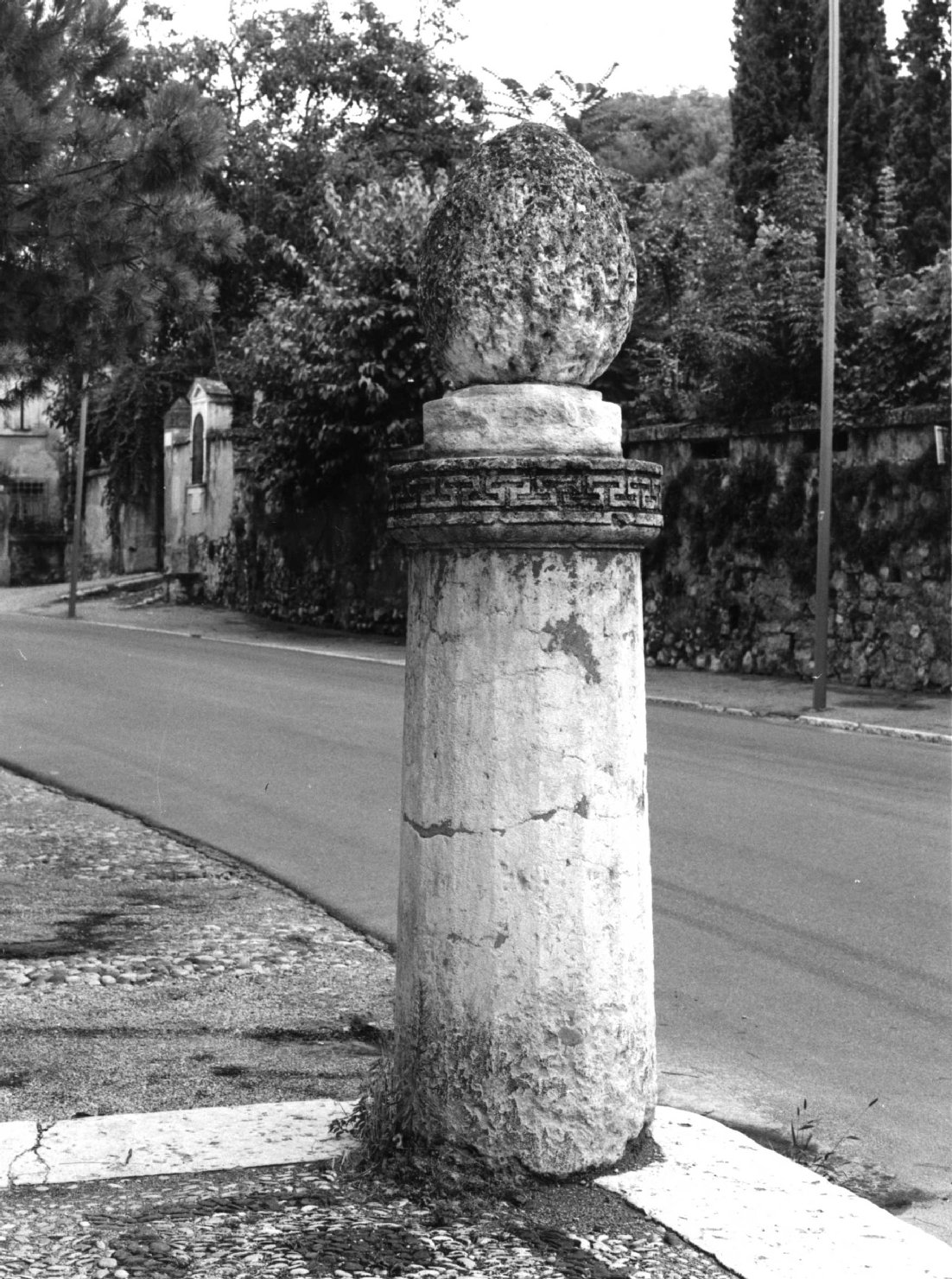 colonna, coppia - bottega veronese (secc. XVIII/ XIX)