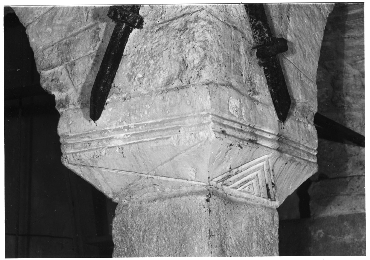 capitello di pilastro - ambito veneto (secc. X/ XI)