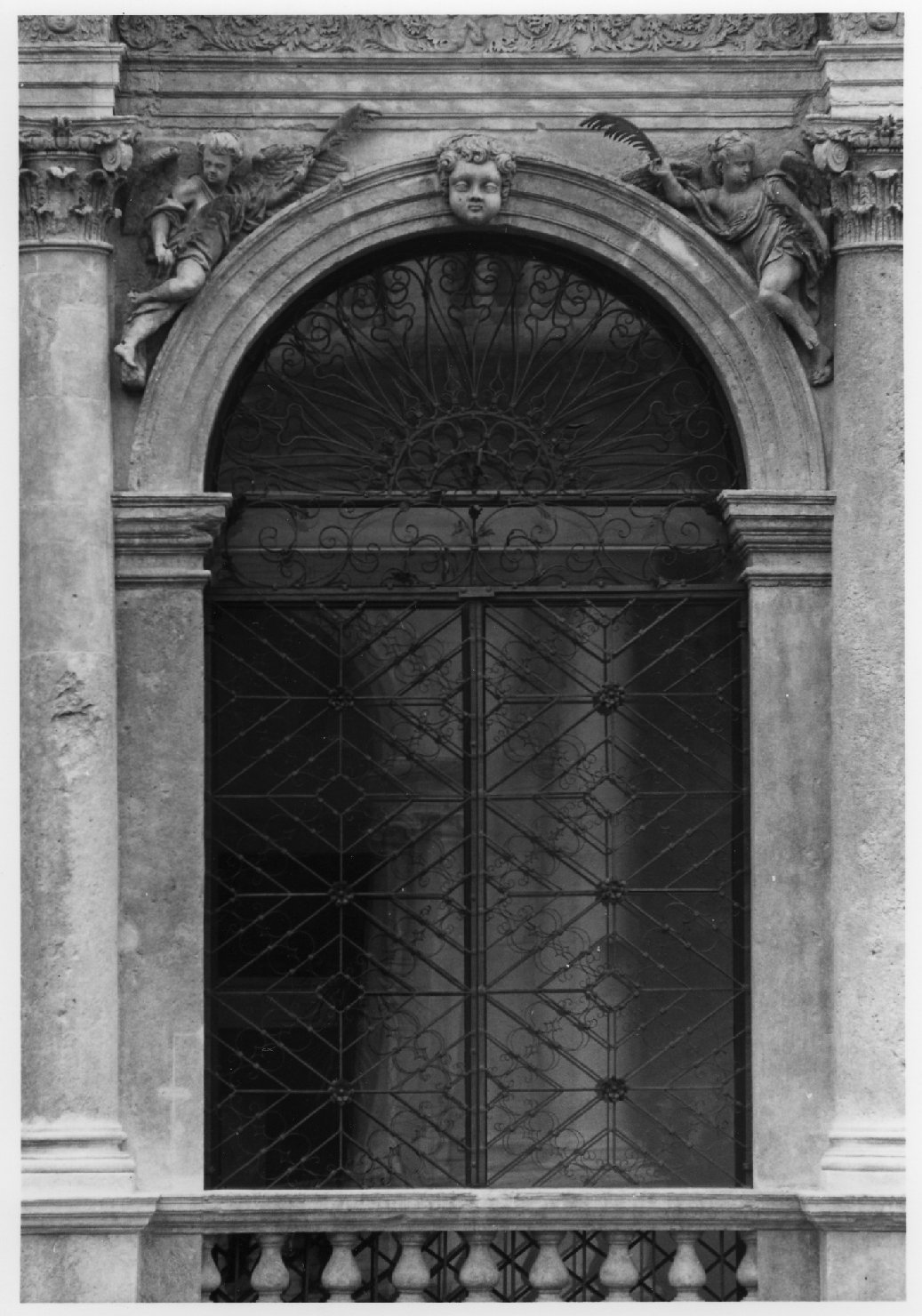 inferriata di finestra, serie - bottega veneta (sec. XVII)