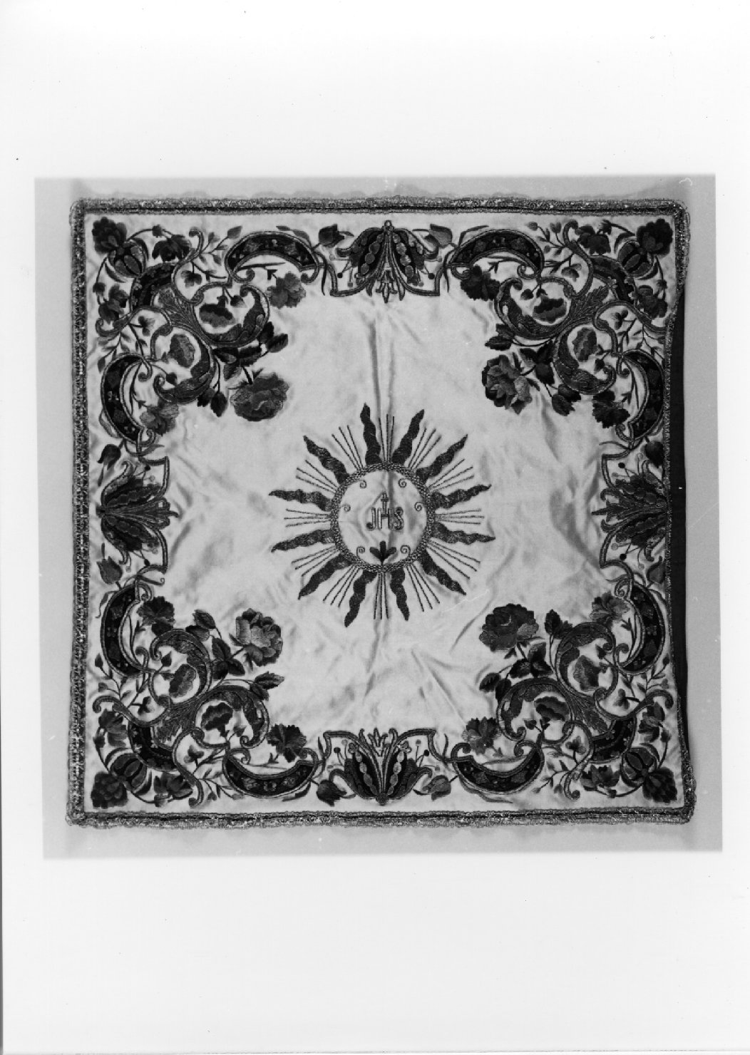 velo di calice, elemento d'insieme - manifattura italiana (sec. XIX)