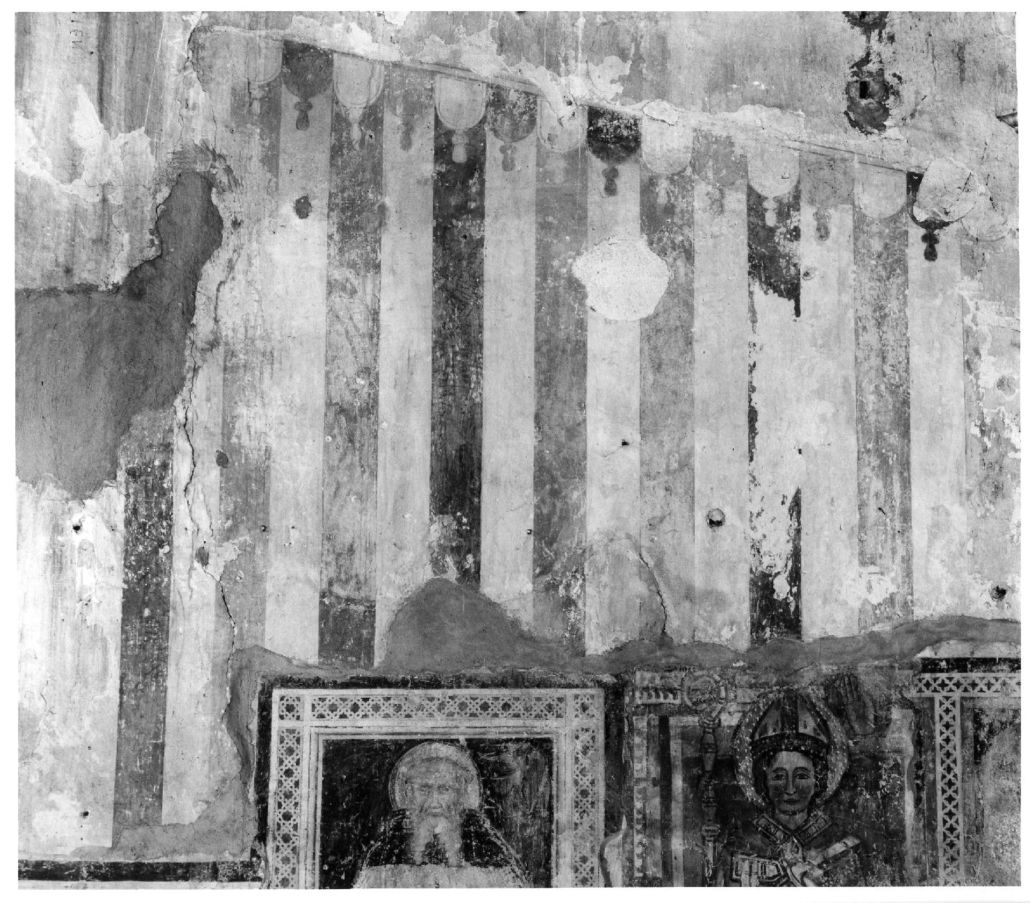 motivi decorativi a finti tendaggi (dipinto, frammento) - ambito veneto (sec. XVII)