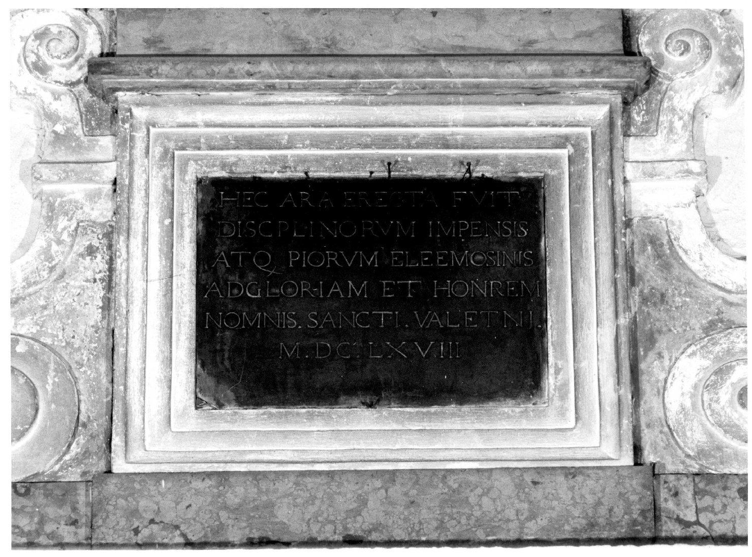 lapide, elemento d'insieme - bottega veronese (sec. XVII)