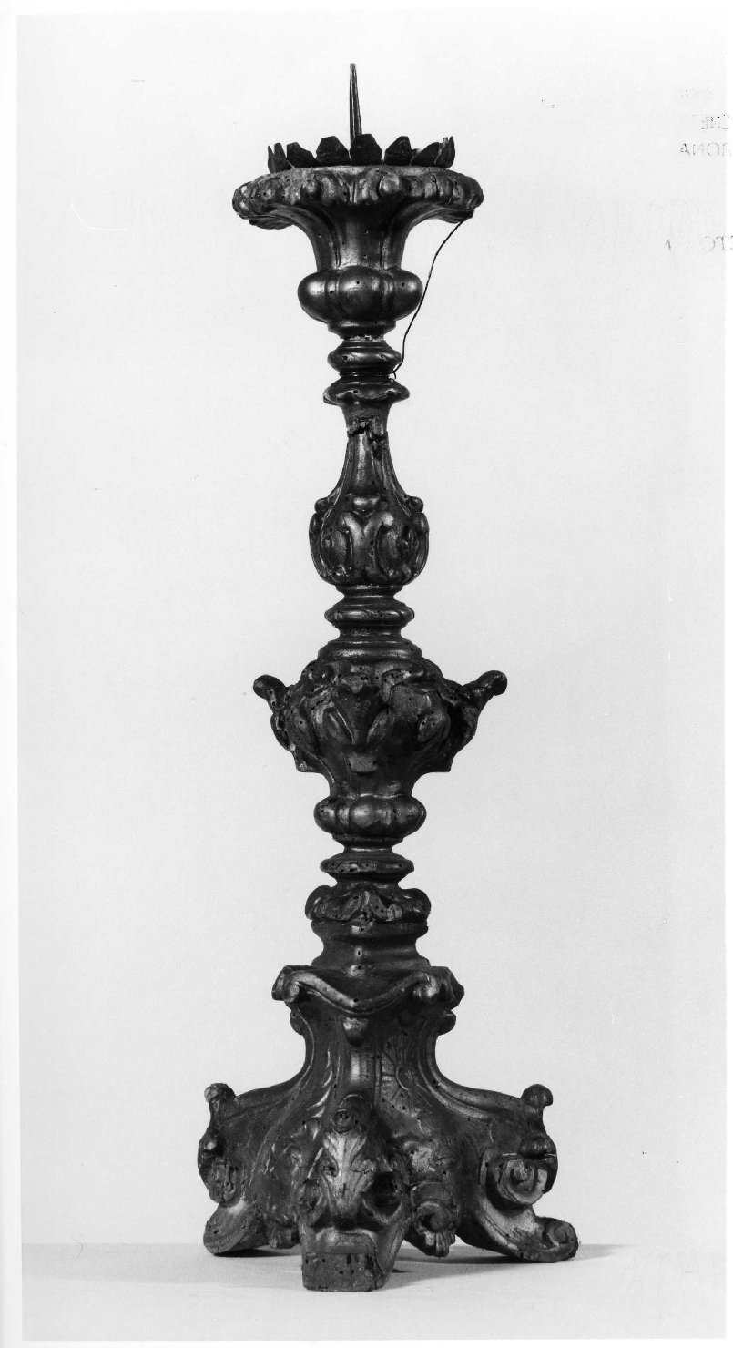 candeliere d'altare, coppia - bottega veneta (sec. XVIII)