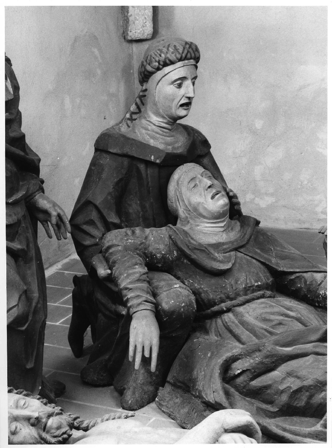 figura femminile inginocchiata (scultura, elemento d'insieme) - bottega Italia nord-orientale (sec. XVI)