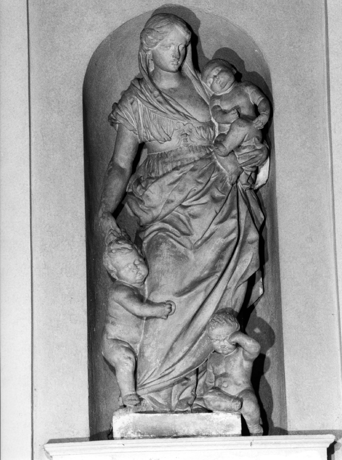 Carità (scultura) di Marinali Orazio (bottega) (prima metà sec. XVIII)