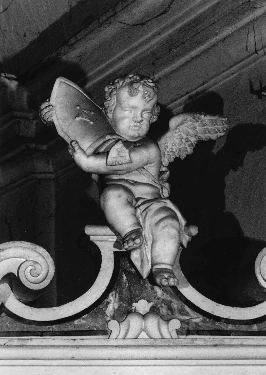 angioletto con mitra (scultura, elemento d'insieme) di Ceolla Giacomo (sec. XVIII)