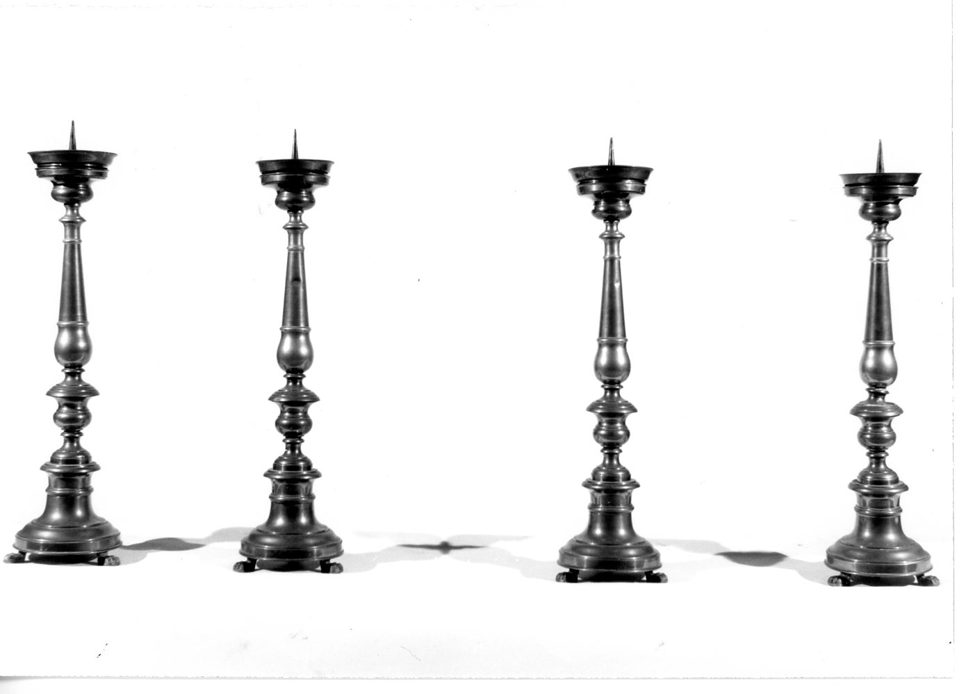 candeliere, serie - bottega ferrarese (sec. XVIII)