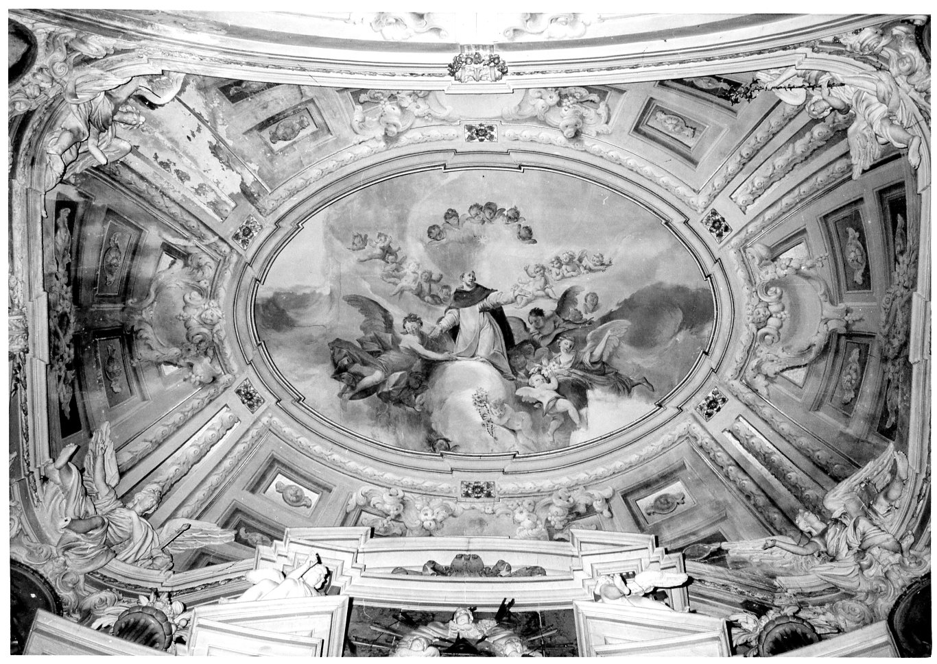 San Domenico trasportato in cielo dagli angeli (dipinto - murale, elemento d'insieme) di Parolini Francesco (maniera) (sec. XVIII)