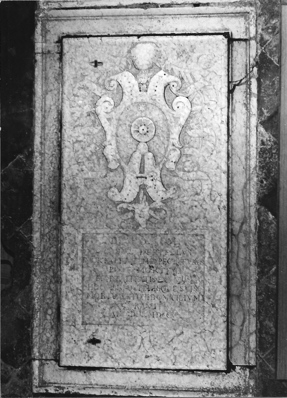 lapide, opera isolata - bottega ferrarese (sec. XVIII)