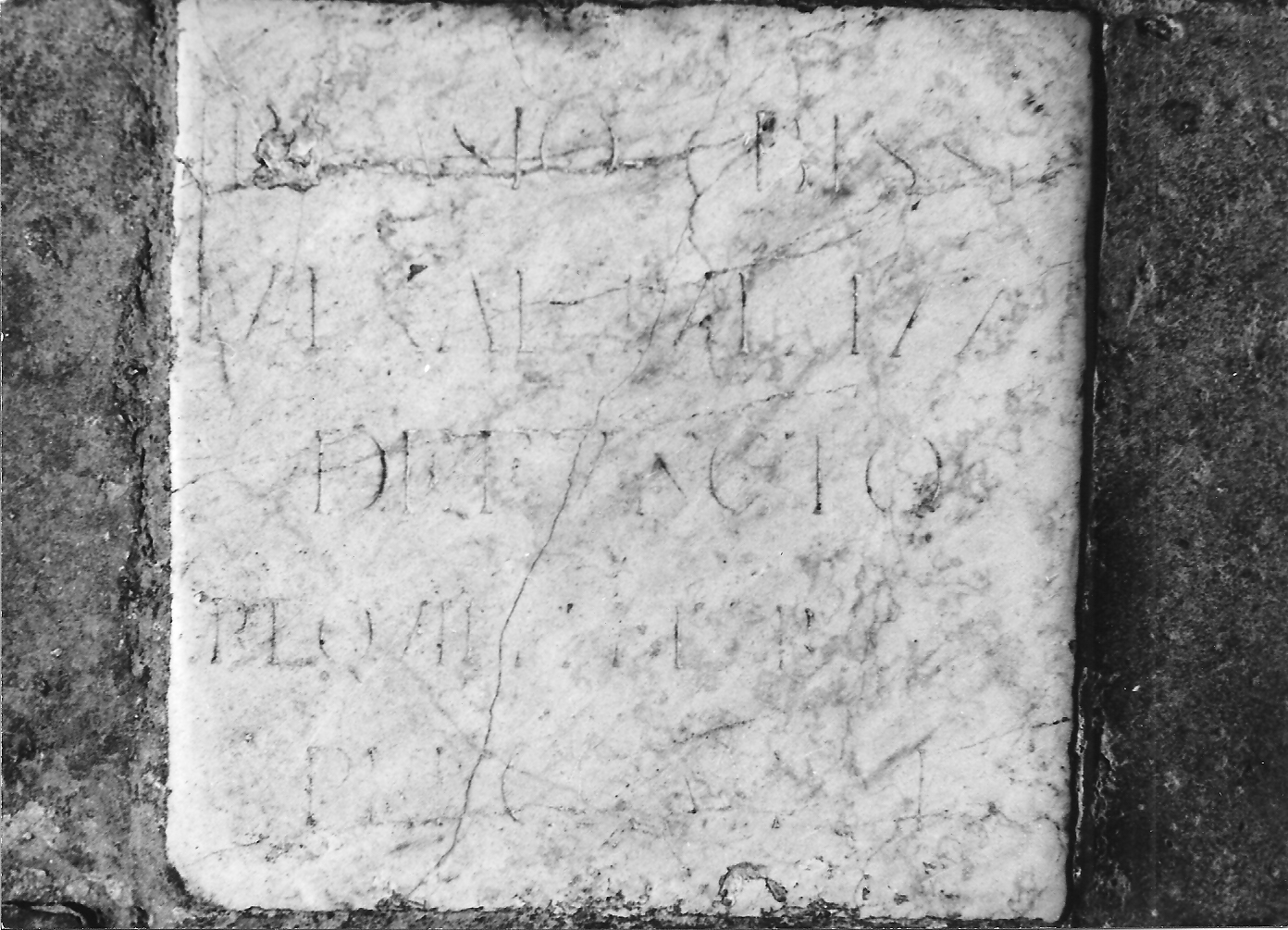 lapide tombale - bottega ferrarese (sec. XVIII)