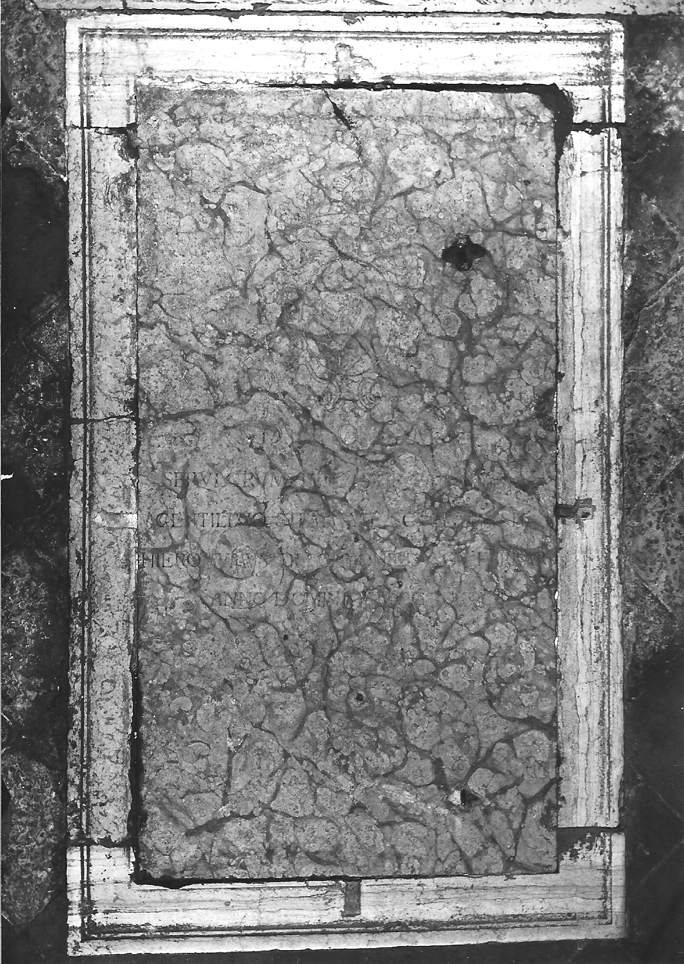 lapide tombale, opera isolata - bottega ferrarese (sec. XVIII)