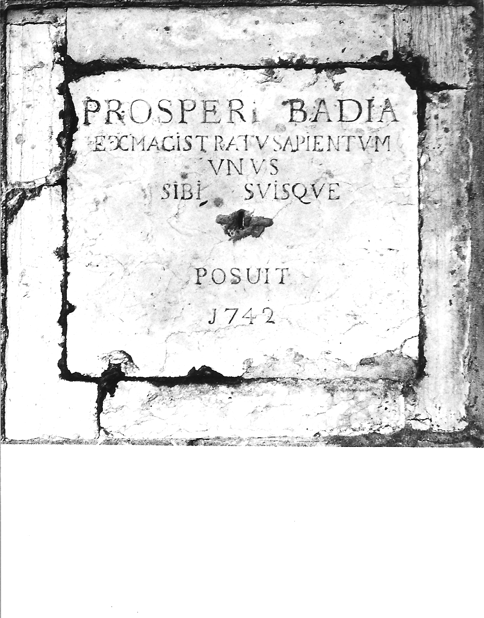 lapide tombale, opera isolata - bottega ferrarese (sec. XVIII)