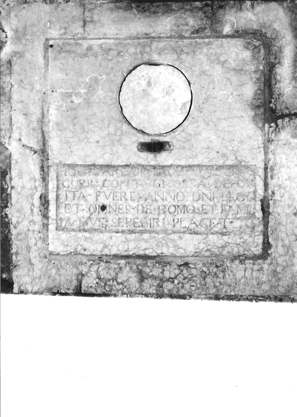 lapide tombale, opera isolata - bottega ferrarese (sec. XV)