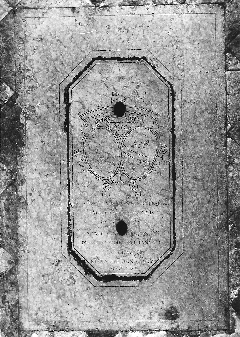 lapide tombale, opera isolata - bottega ferrarese (sec. XVIII)