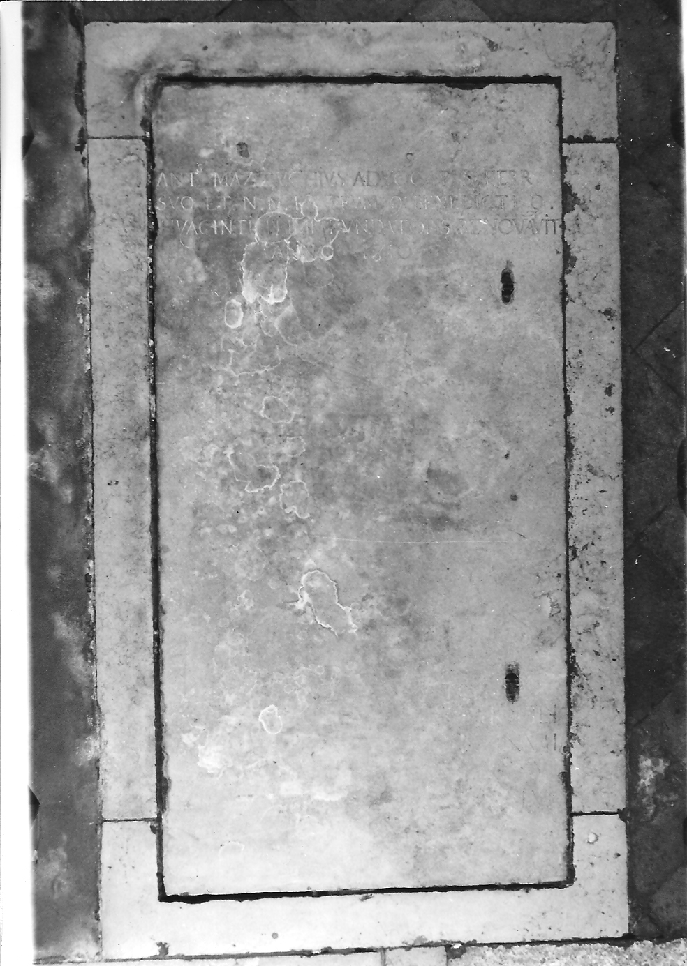 lapide, opera isolata - bottega ferrarese (sec. XVIII)