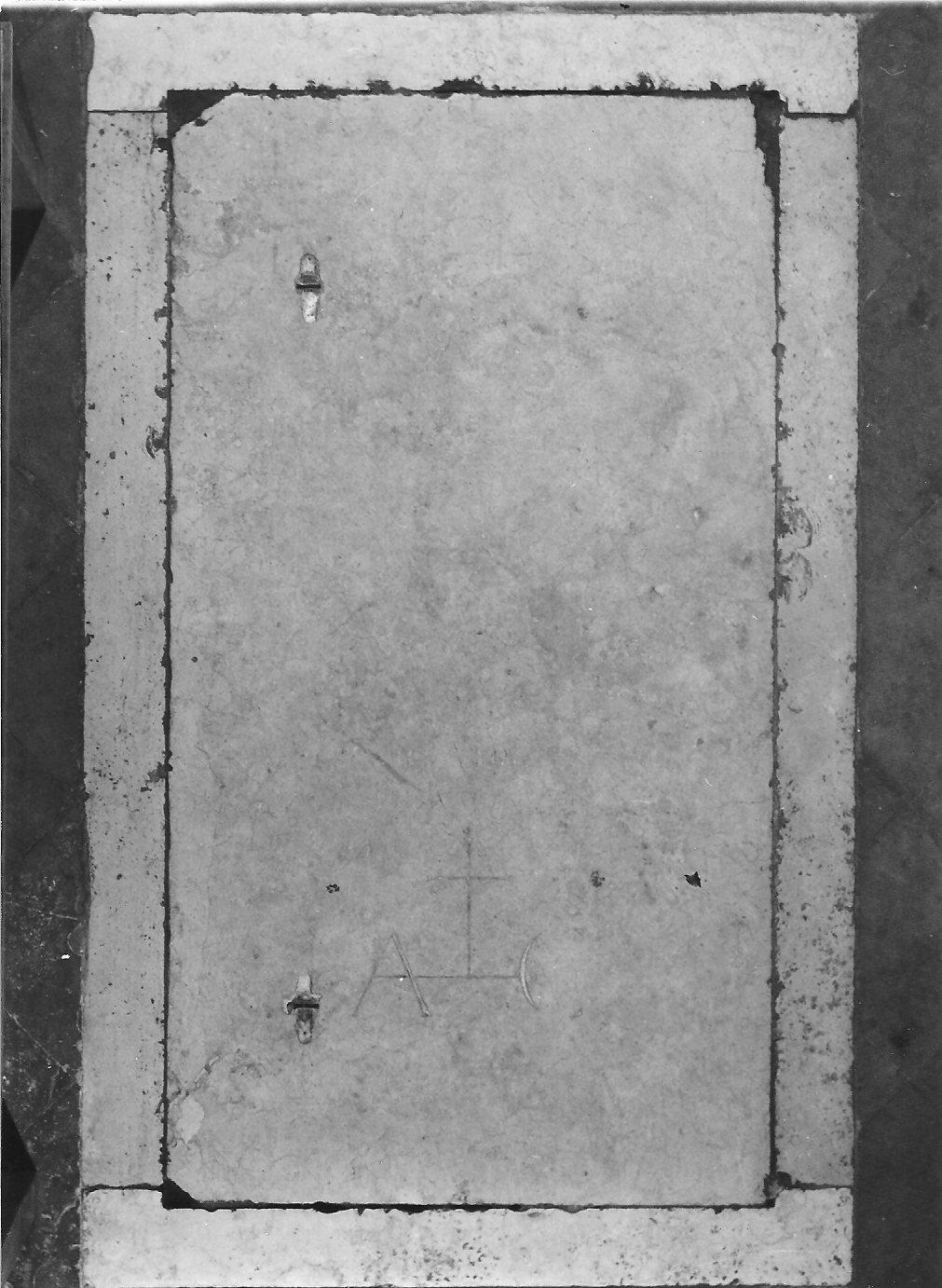 lapide, opera isolata - bottega ferrarese (sec. XVIII)