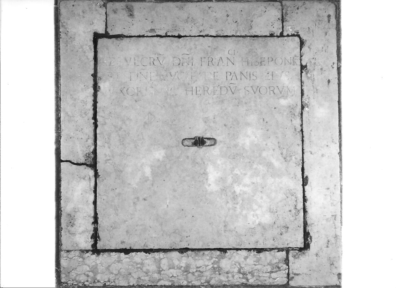 lapide, opera isolata - bottega ferrarese (sec. XVIII)