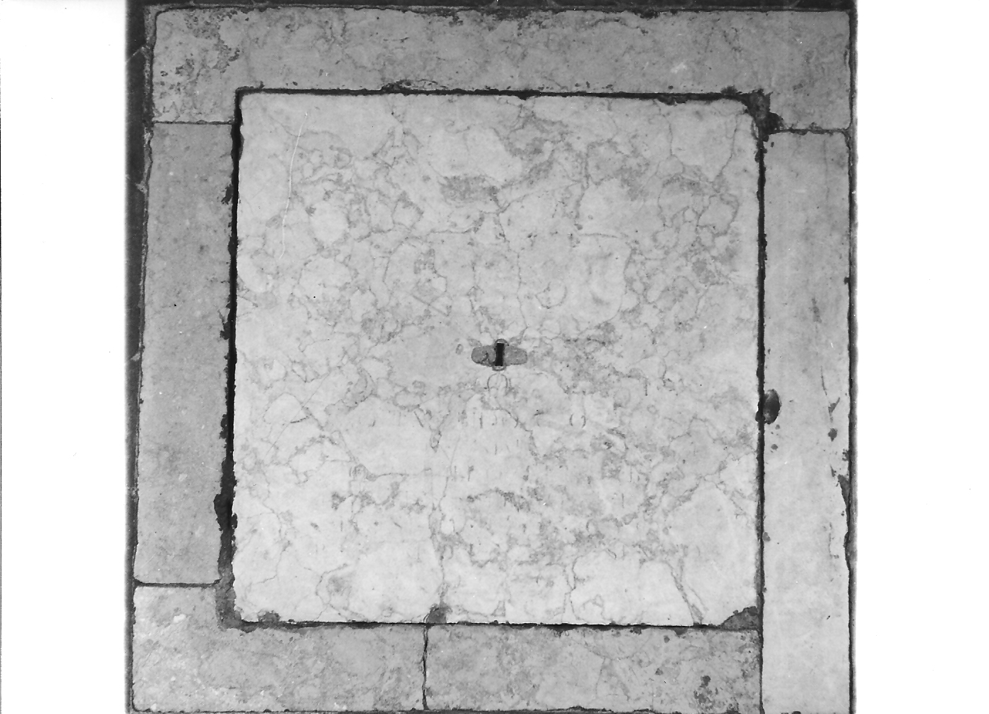 lapide, opera isolata - bottega ferrarese (sec. XVI)