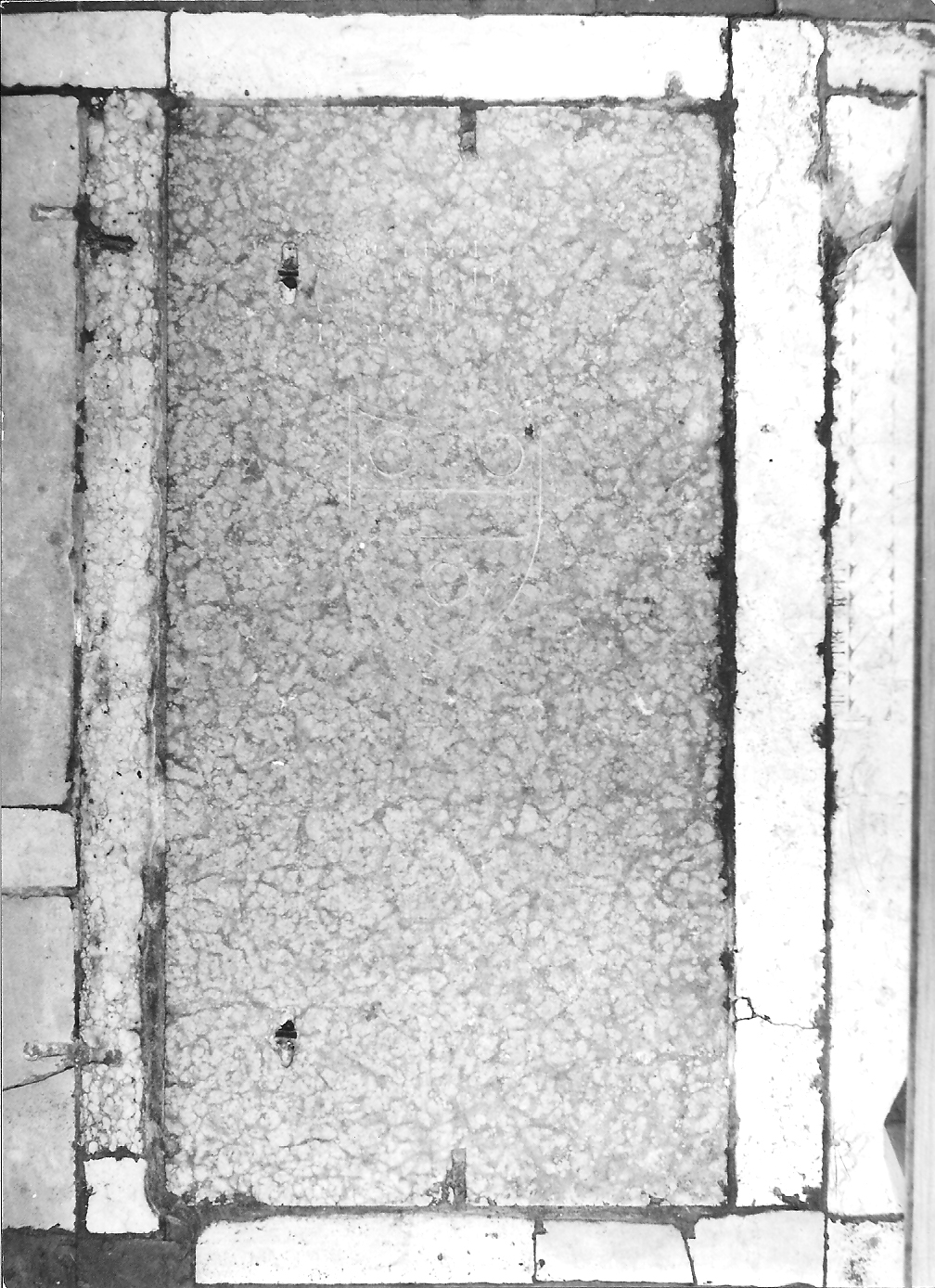 lapide, opera isolata - bottega ferrarese (secc. XV/ XVI)