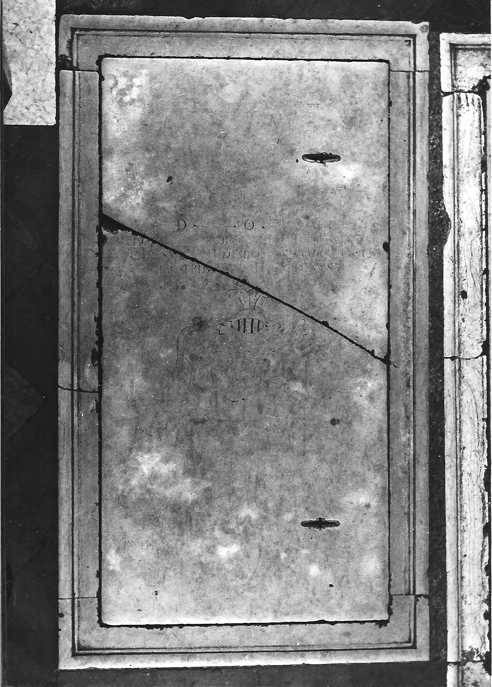 lapide, opera isolata - bottega ferrarese (sec. XVIII)