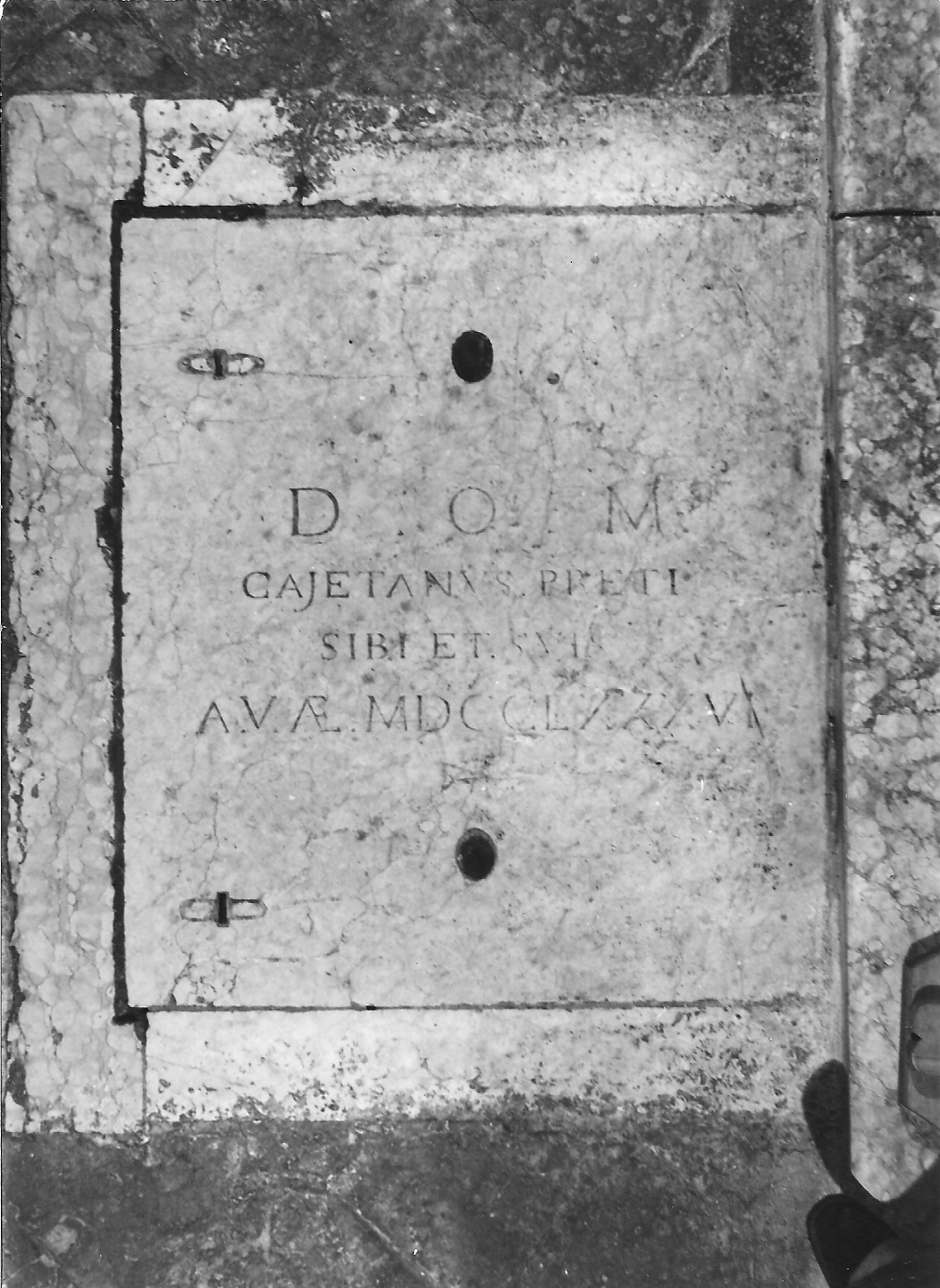 lapide, opera isolata - bottega ferrarese (sec. XVIII)