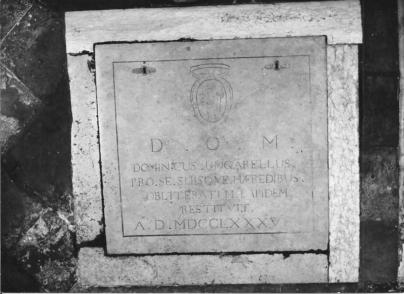 lapide, opera isolata - bottega ferrarese (sec. XVIII)