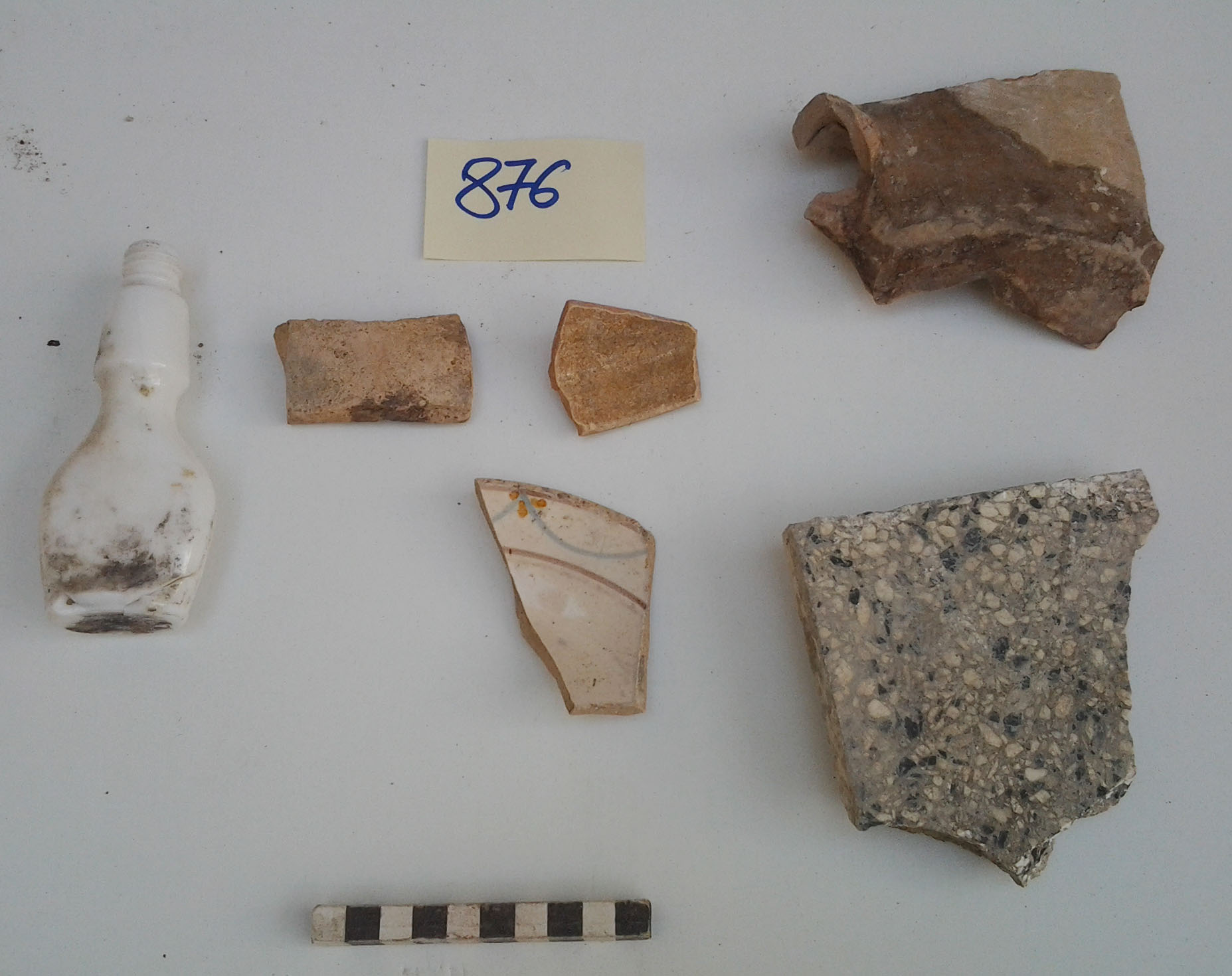 materiale proveniente da Unità Stratigrafica (ceramica, materiale di rivestimento, vetro) (limiti cronologici non precisabili)