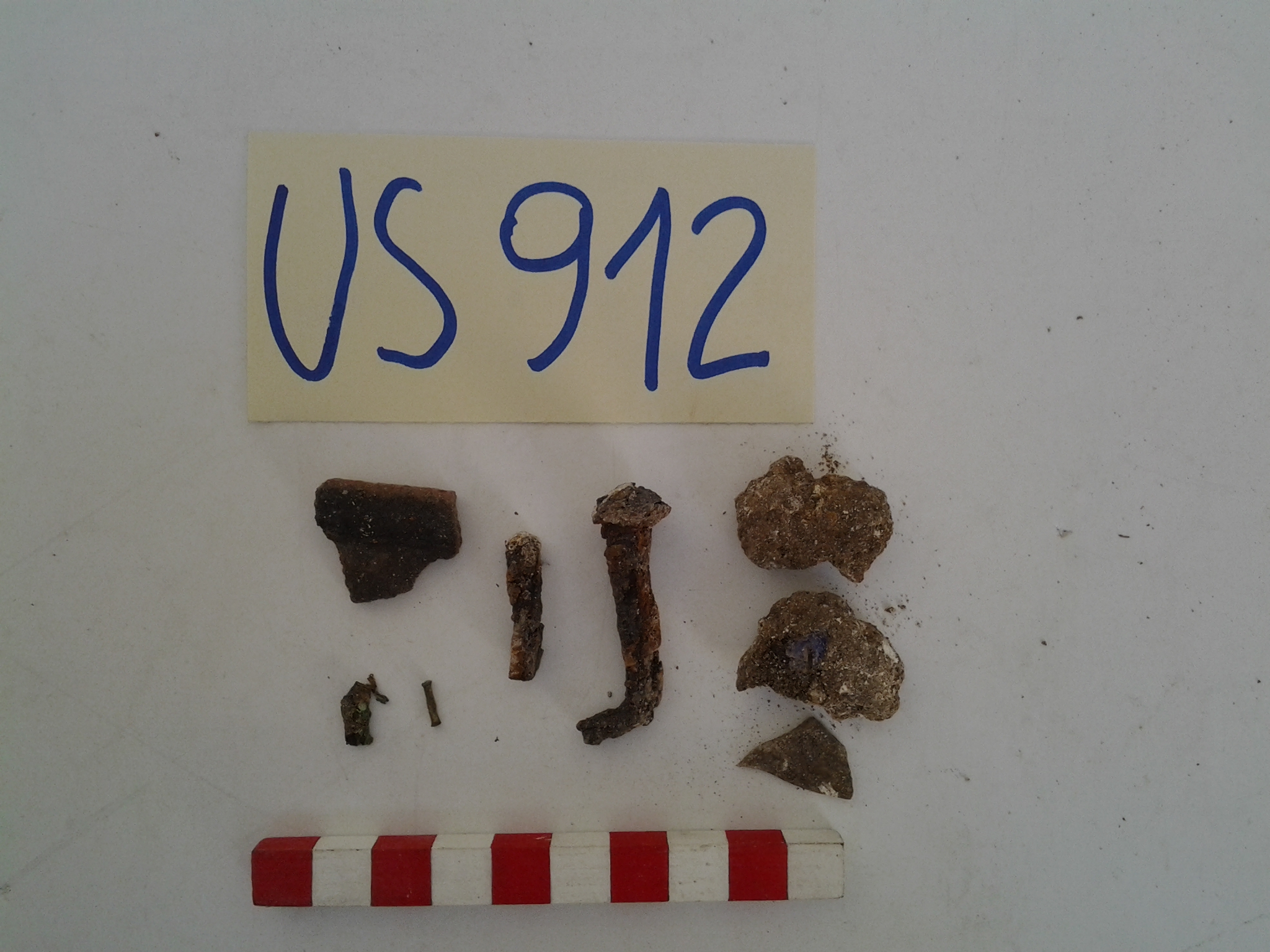 materiale proveniente da Unità Stratigrafica (ceramica, metallo, vetro) (limiti cronologici non precisabili)