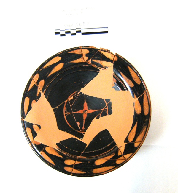 piatto (meta'/ fine sec. V a.C)