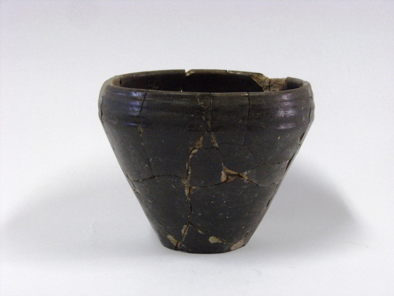 bicchiere, bicchiere troncoconico - fase orientalizzante (meta'/ fine sec. VII a.C)