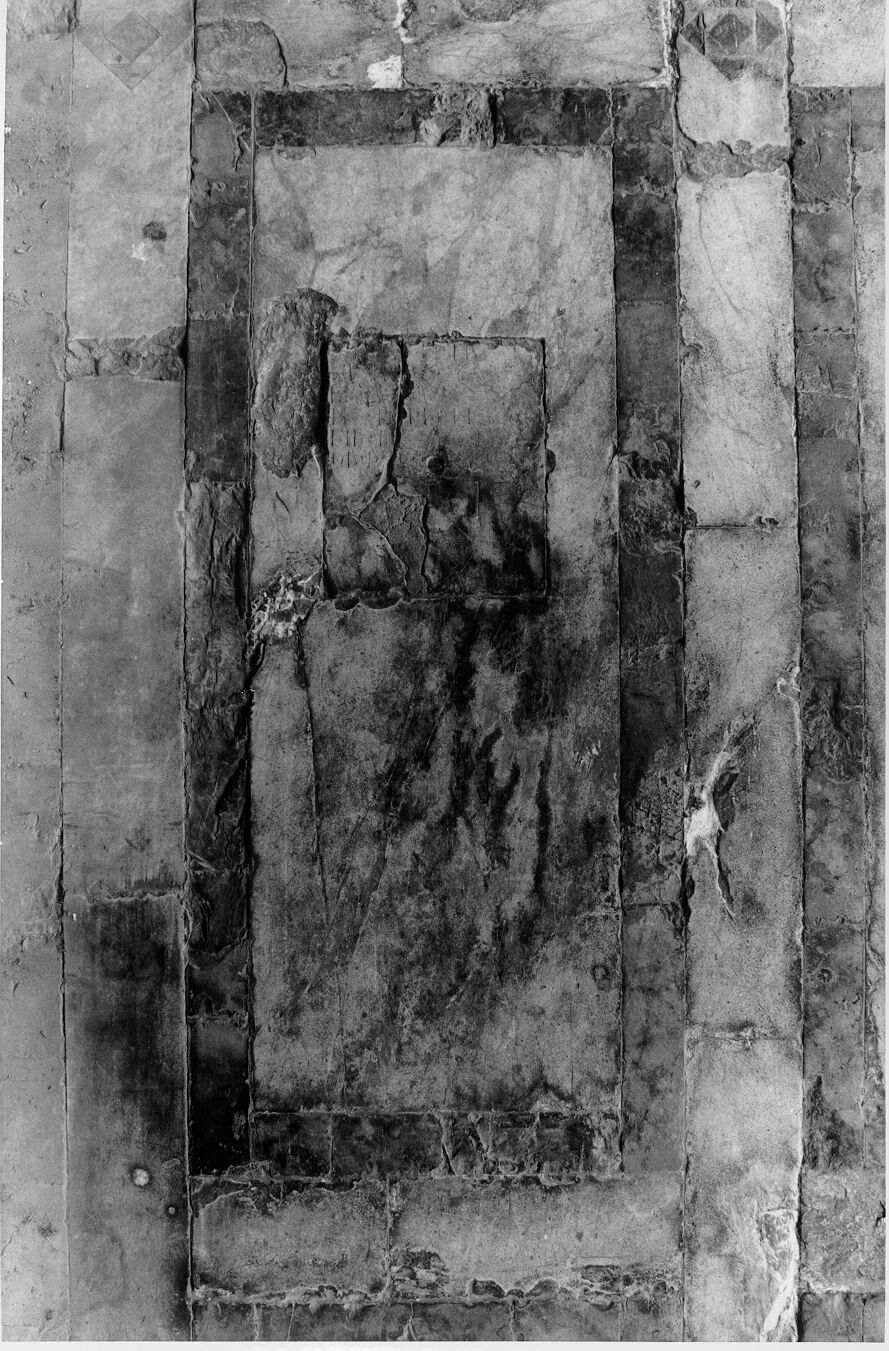 Benvenuto di Colo e Piero (lastra tombale) - bottega pisana (sec. XIV)