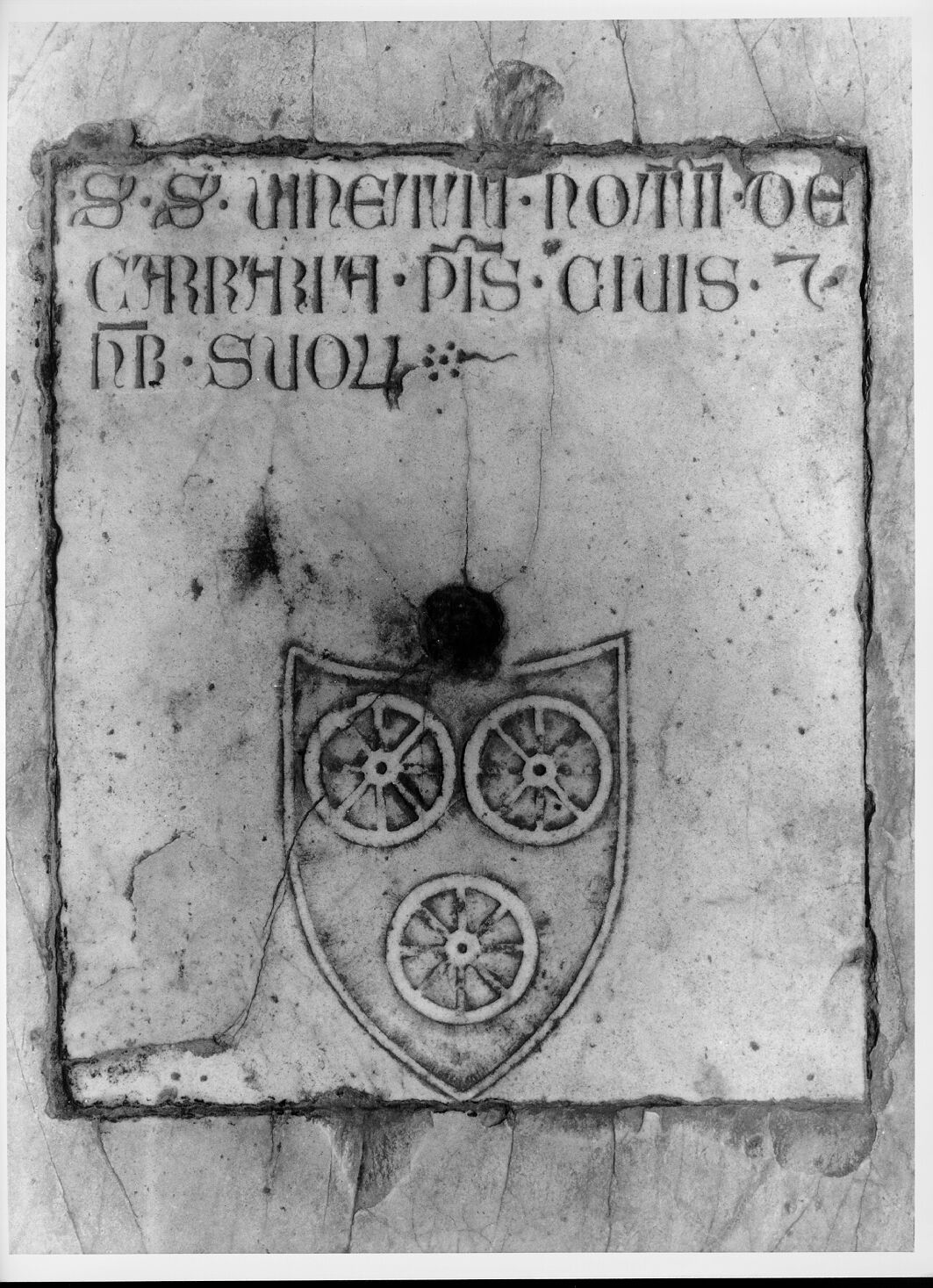 Vinetto da Carrara, notaio (lastra tombale) - bottega pisana (seconda metà sec. XIV)