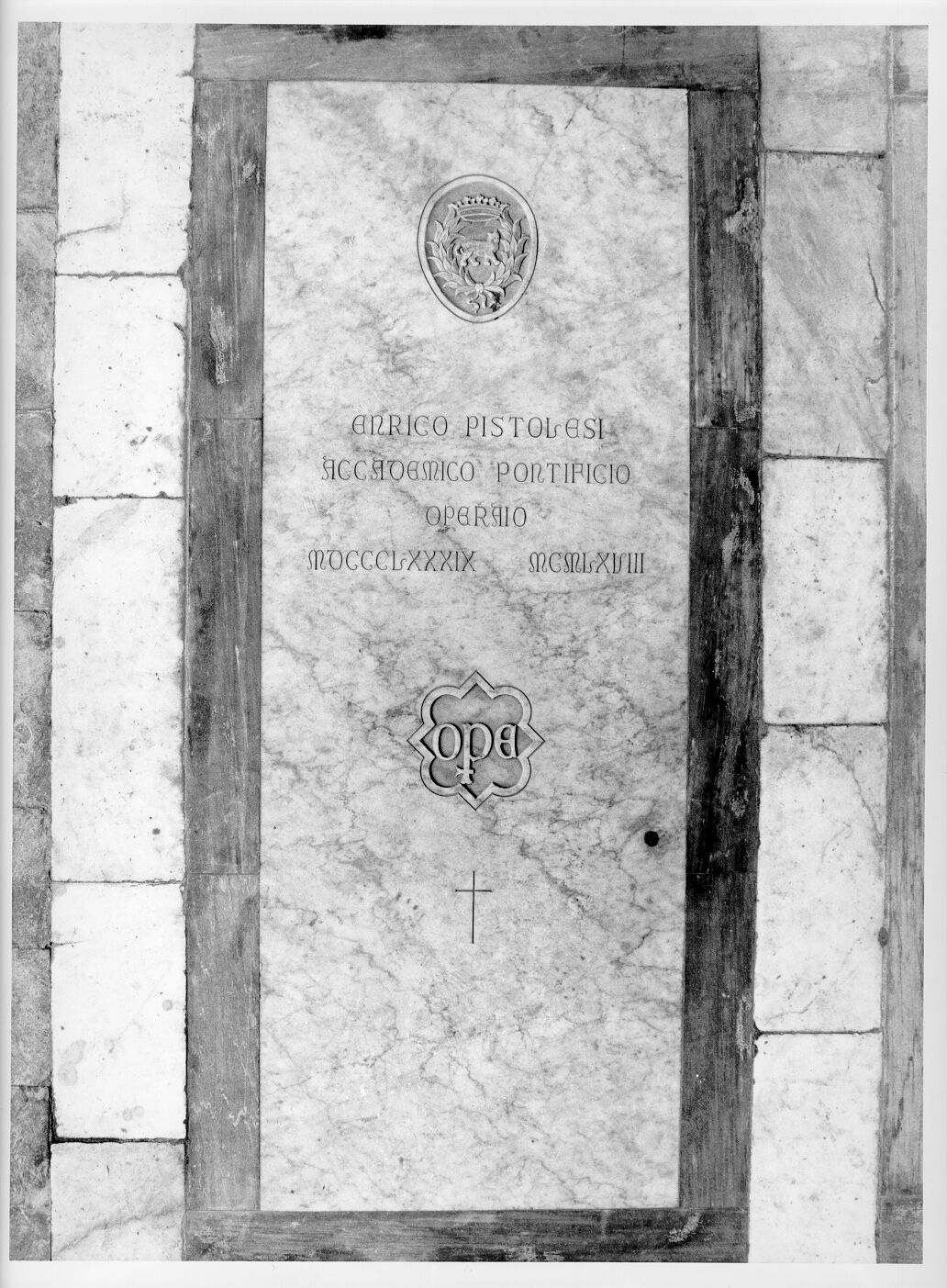 Enrico Pistolesi, Operaio dell'Opera della Primaziale di Pisa (lastra tombale) - bottega pisana (sec. XX)