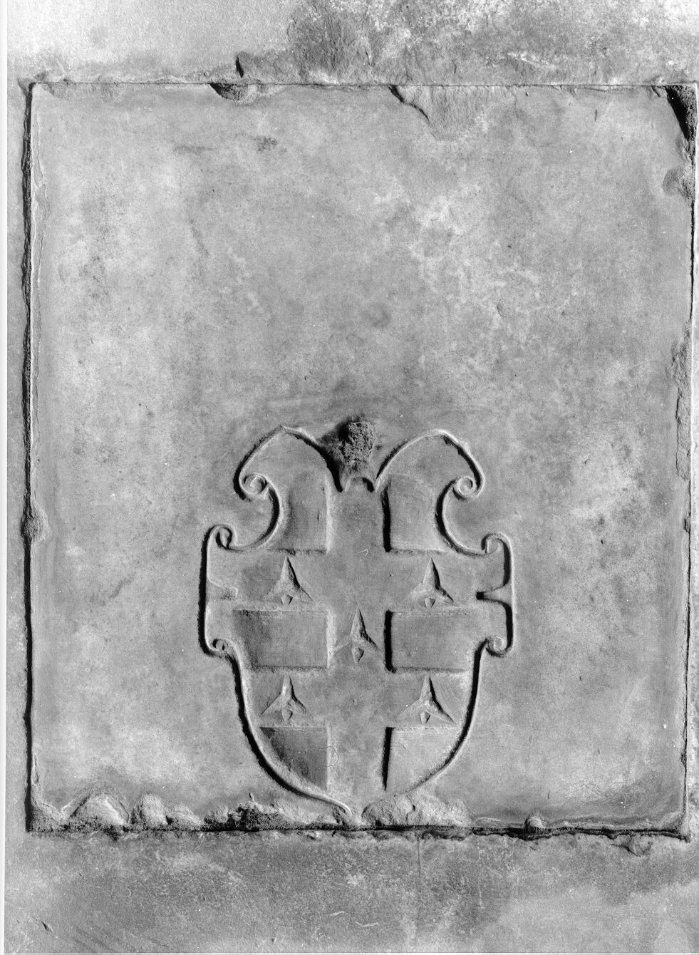 stemma Urbani (lastra tombale) - bottega pisana (sec. XVI)