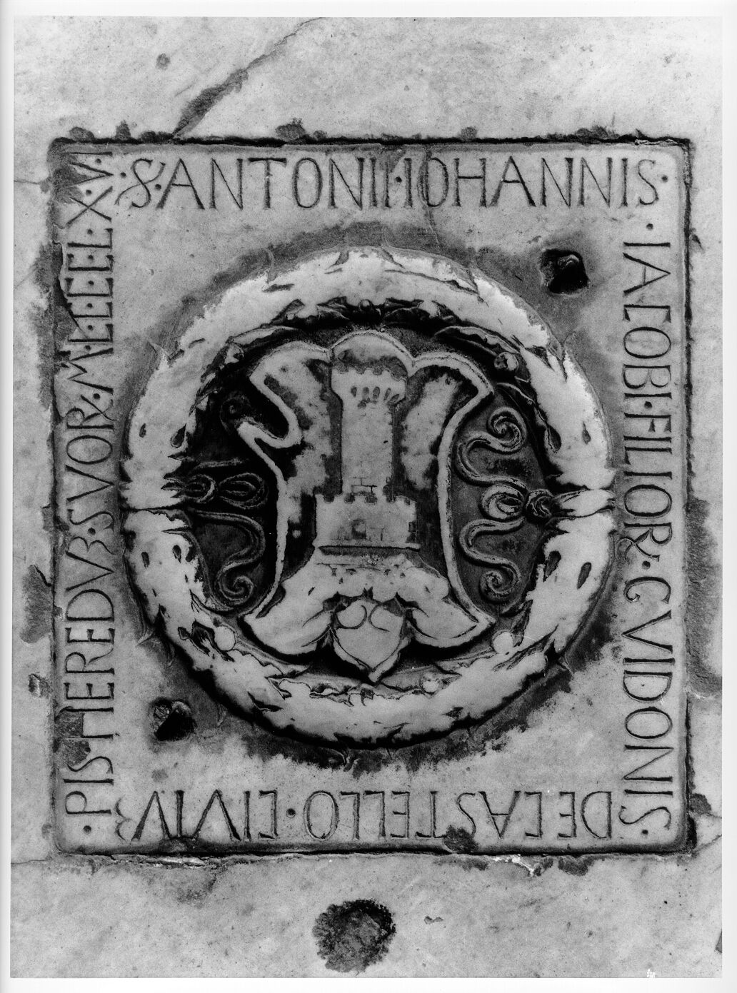 Antonio, Giovanni e Giacomo di Guido Castelli (lastra tombale) di Pellegrino da Carrara (sec. XV)