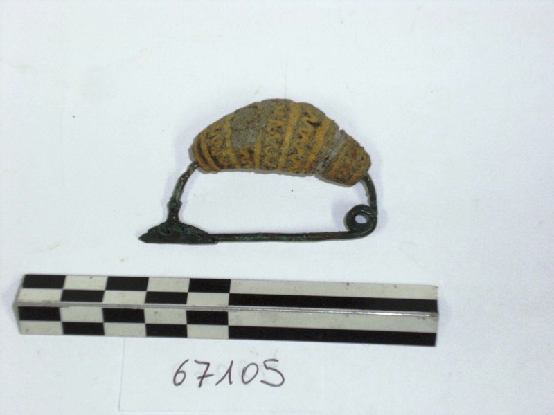 fibula/fibula ad arco rivestito, ampia staffa simmetrica, PBF XIV,5, n. 710 - fase orientalizzante (secondo quarto sec. VII a.C)