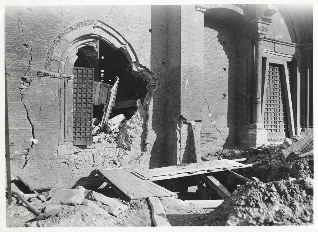 Bologna - Architetture - Chiese - Danni di guerra (positivo) di anonimo (XX)